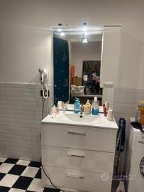 Mobile bagno completo con specchio e illuminazione
