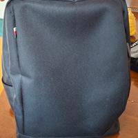 zaino nero idrorepellente 