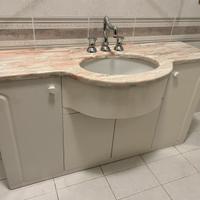 Mobile bagno con piano in marmo rosa
