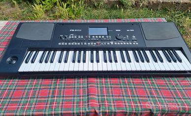 Tastiera Korg PA 300 professional arranger