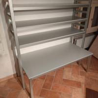 Scrivania con scaffali molto robusta