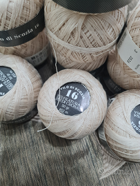 Gomitoli di filo di scozia 16