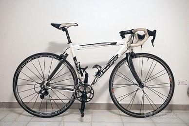 Bicicletta da strada Nuzzi Nsr - Campagnolo - L