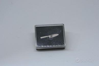 Spilletta a forma di coltello