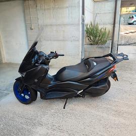 X MAX 300 2022