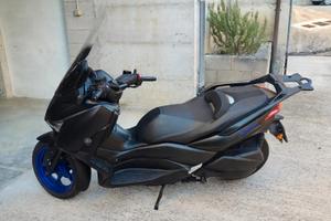 X MAX 300 2022