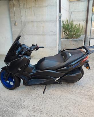 X MAX 300 2022