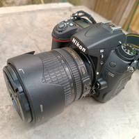 Nikon D7000 con obiettivo 18-105 e accessori 