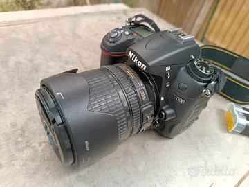 Nikon D7000 con obiettivo 18-105 e accessori 