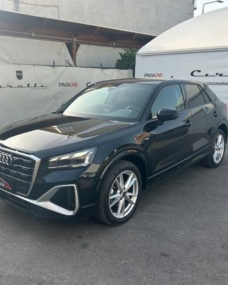 AUDI Q2 35 TFSI S tronic Identity Black