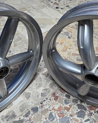 Cerchi in lega per scooter 