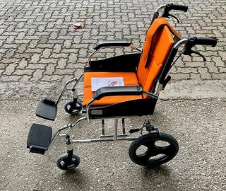 Carrozzina pieghevole Ausilium - come nuova