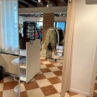 Camerino negozio abbigliamento