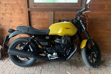 Moto Guzzi V7 Stone