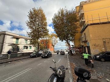NEGOZIO A NAPOLI