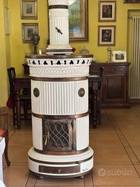 Stufa a legna in ceramica di maiolica Sergio Leone