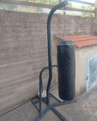 Sacco boxe con struttura e pesi