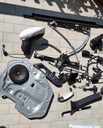 Sportello interni, e specchietto  Ford bmax