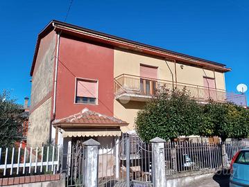5 LOCALI A MANOCALZATI
