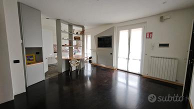 TRILO 2 servizi 110 mq area esterna ARREDO incluso