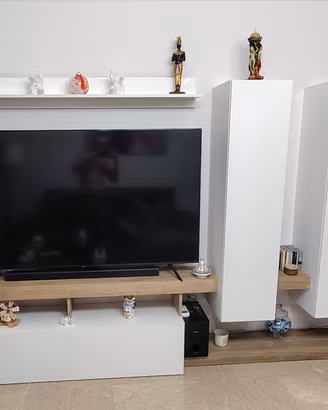  parete attrezzata,tavolino e tavolo 150€