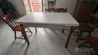 Tavolo cucina estensibile con cassetto
