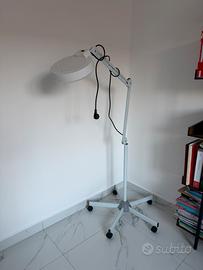 Lampada a Led per studi estetici o medici