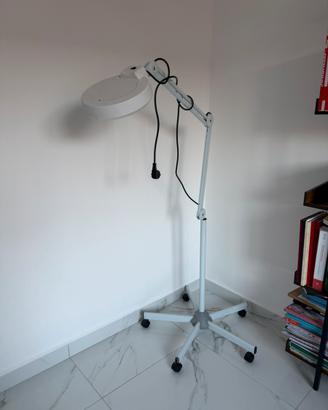 Lampada a Led per studi estetici o medici