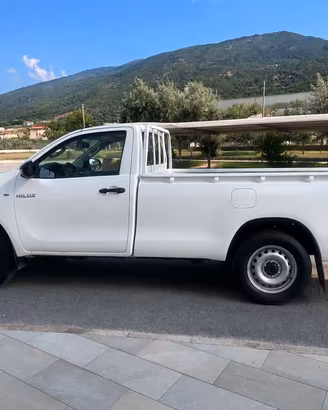 TOYOTA HILUX 2.4 D-4D SINGLE CAB — 2016