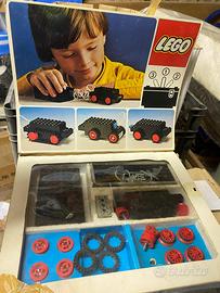 Lego Technicolor automobile cingolato