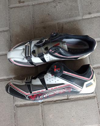 Scarpe da ciclismo strada.