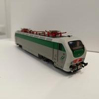 Locomotiva E 402 B Rivarossi 