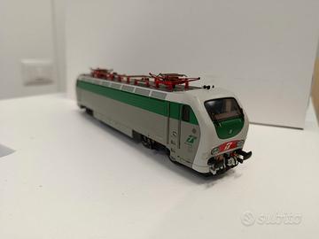 Locomotiva E 402 B Rivarossi 