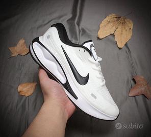 Ultime Nike Journey Run "White Barely Volt" EU43