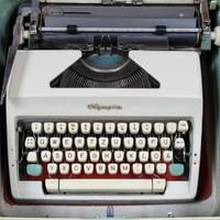 Macchina da scrivere Olympia