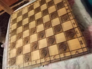 Scacchi Artigianali in Legno con Pirografia 