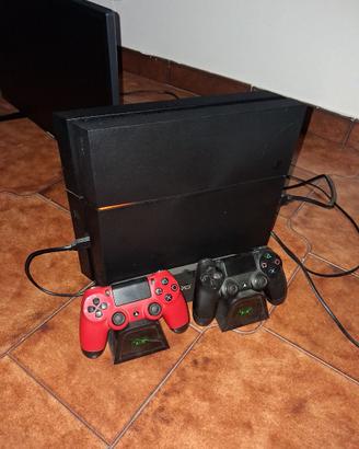 PlayStation 4 con 2 oystick, TV Majestic 24", 8 gi