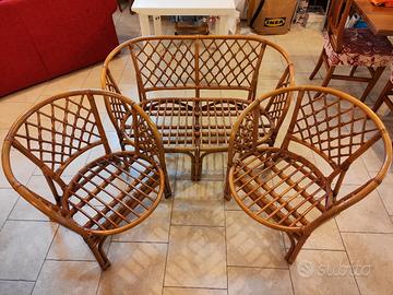 divanetto in vimini con due poltroncine