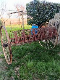 Rastrellona antica per fieno 