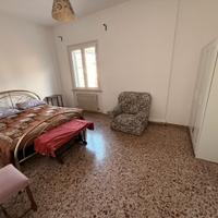 Camera grande ammobiliata spese incluse