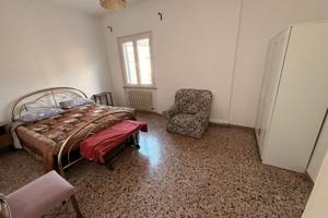 Camera grande ammobiliata spese incluse