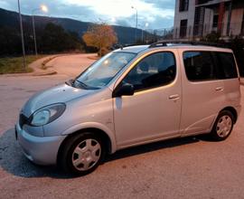 TOYOTA Yaris - 2001