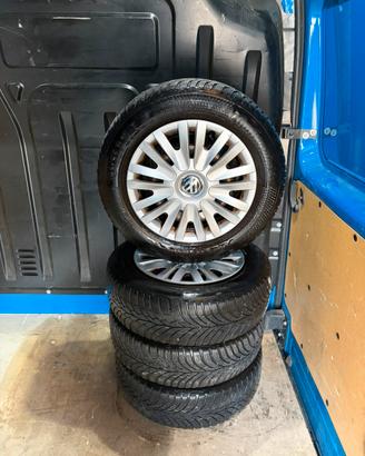 Cerchi in ferro con gomme 195/65/R15 T