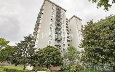 AMPIO 2 LOCALI CON CAMPO DA TENNIS NEL CONTESTO!