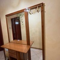 Mobile da ingresso con specchio e appendiabiti