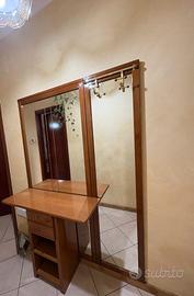 Mobile da ingresso con specchio e appendiabiti