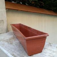 Vasi in plastica con sottovaso