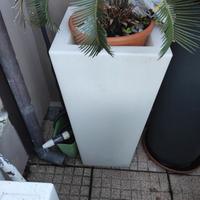 Vaso fioriera Kiam alto si illumina bianco design