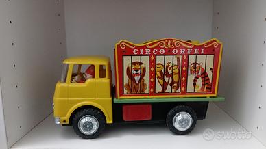 Camion vintage " Circo Orfei"