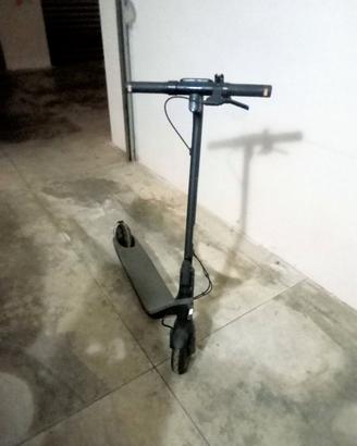 Monopattino elettrico.